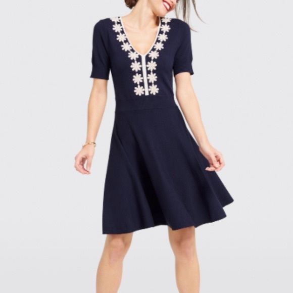 Draper James Dresses & Skirts - 🌸[Draper James] Daisy Embroidered Sweater Dress M